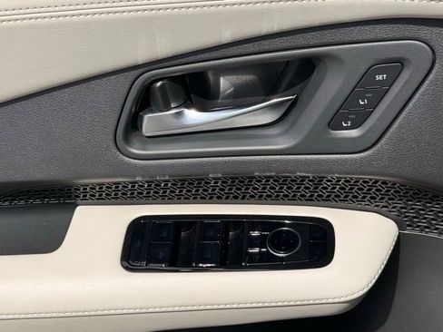 Used 2023 Nissan Ariya AWD image 24