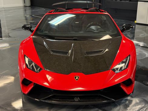 Used 2018 Lamborghini Huracan Performante AWD/4WD image 3