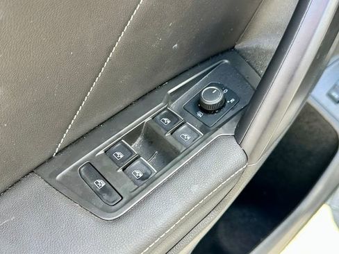 Used 2024 Volkswagen Tiguan SE AWD/4WD image 11
