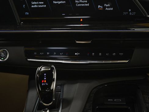 Used 2021 Cadillac Escalade ESV Premium Luxury AWD/4WD image 18