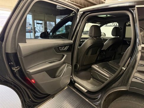 Used 2017 Audi Q7 3.0T Premium Plus w/ Premium Plus Package image 39