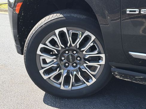 Used 2023 GMC Yukon Denali Ultimate w/ LPO, Floor Liner Package AWD/4WD image 16