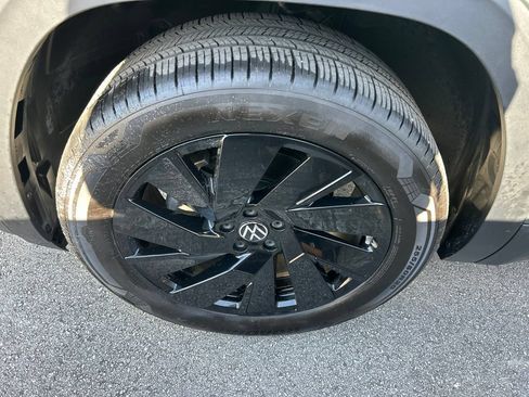 Certified 2026 Volkswagen Atlas SE w/ Panoramic Sunroof Package FWD image 55