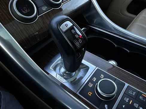 Used 2016 Land Rover Range Rover Sport HSE image 32