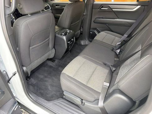 Used 2025 GMC Acadia Elevation FWD image 32