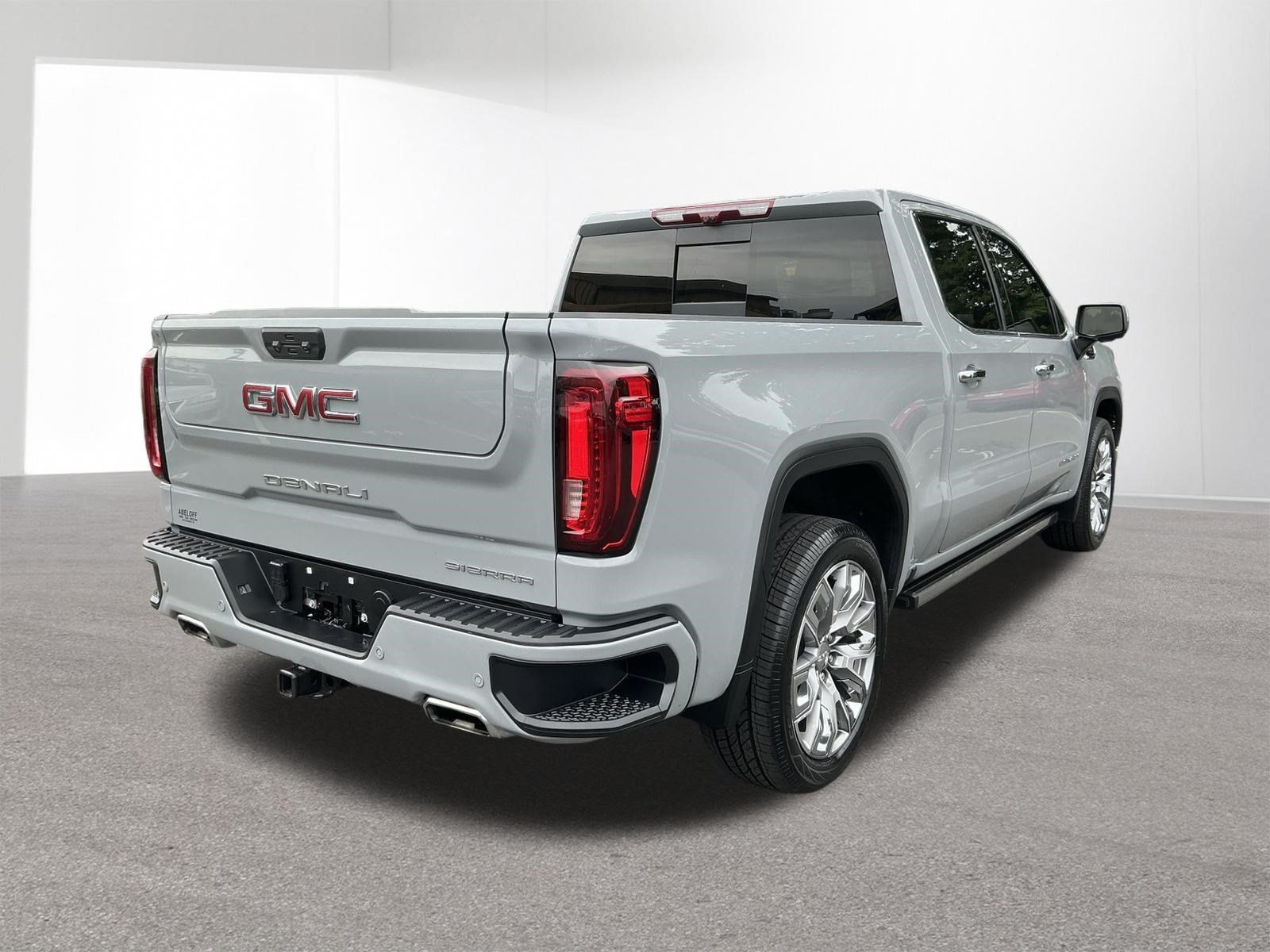 Used 2025 GMC Sierra 1500 Denali w/ Denali Reserve Package AWD/4WD image 3