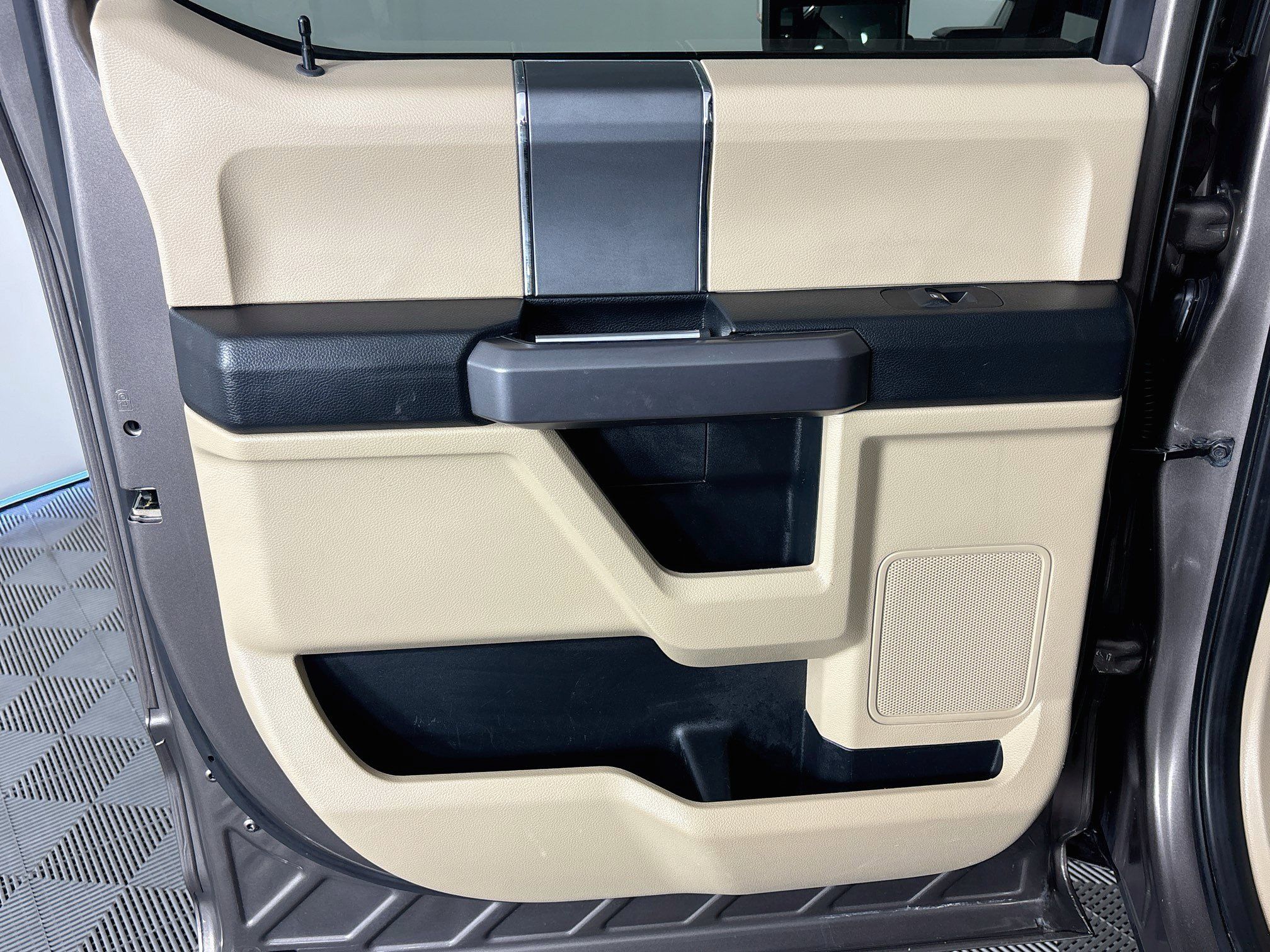 Used 2020 Ford F250 XLT w/ XLT Premium Package RWD image 21