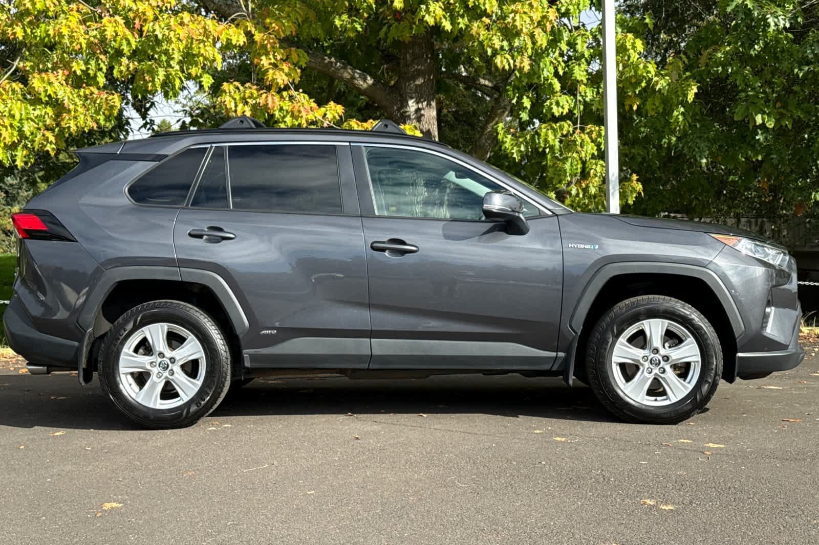 Used 2020 Toyota RAV4 XLE w/ Convenience Package AWD/4WD image 8