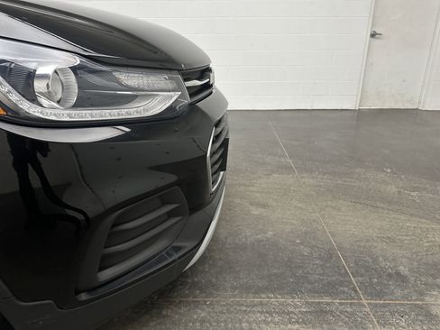 Used 2019 Chevrolet Trax LT w/ LT Convenience Package image 2