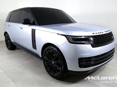Used 2024 Land Rover Range Rover Long Wheelbase SE image 3