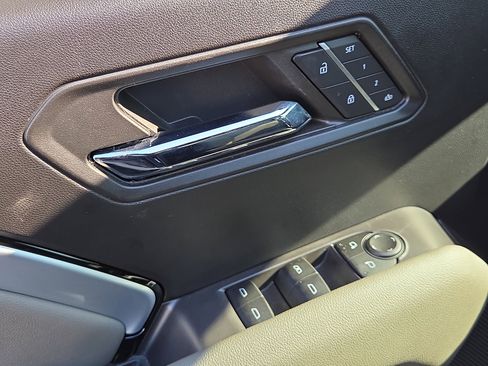 Used 2023 Chevrolet Colorado ZR2 w/ ZR2 Convenience Package III image 13