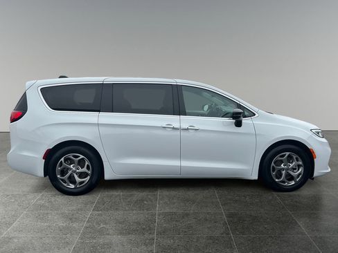 Used 2024 Chrysler Pacifica Limited FWD image 9