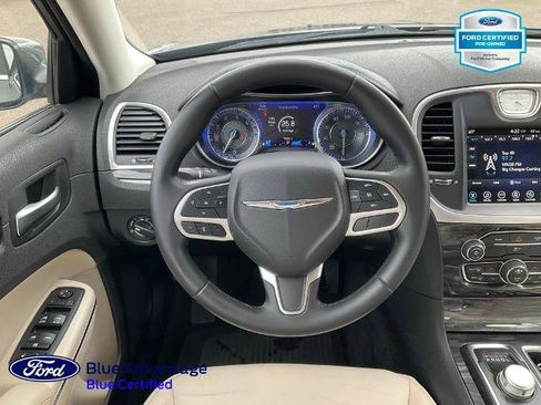 Used 2017 Chrysler 300 Limited AWD/4WD image 4