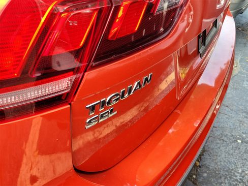 Used 2018 Volkswagen Tiguan SEL image 6