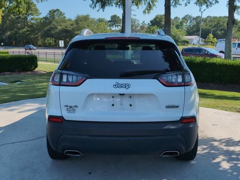 Used 2020 Jeep Cherokee Latitude Plus w/ Cold Weather Group AWD/4WD image 9