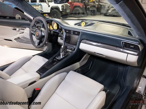 Used 2018 Porsche 911 image 26