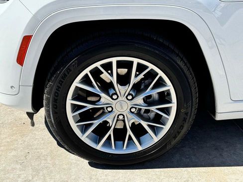 Used 2023 Jeep Grand Cherokee Summit w/ Luxury Tech Group V AWD/4WD image 10