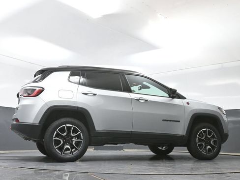 Used 2025 Jeep Compass Trailhawk AWD/4WD image 51
