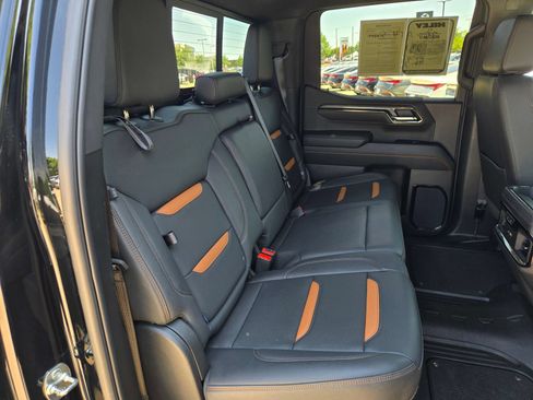 Used 2025 GMC Sierra 1500 AT4 w/ AT4 Premium Package AWD/4WD image 31