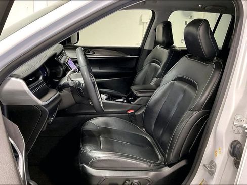 Used 2023 Jeep Grand Cherokee Limited image 33