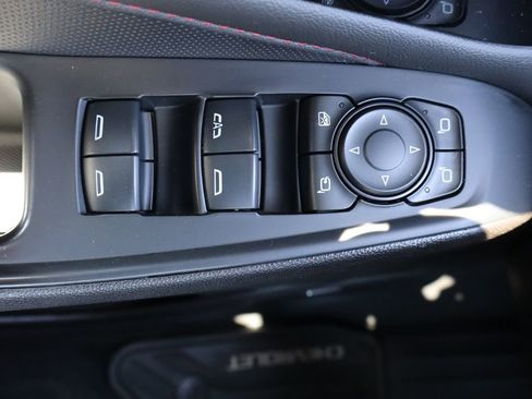 Used 2023 Chevrolet Traverse RS image 27