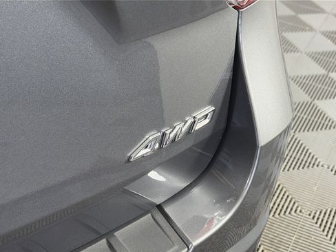 Used 2022 Ford Explorer XLT w/ Equipment Group 202A image 18