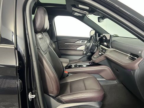 Used 2025 Ford Explorer Platinum w/ LUX Leather Package image 31