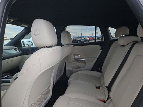 Certified 2025 Mercedes-Benz GLA 250 4MATIC image 18