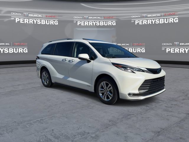 Used 2021 Toyota Sienna Platinum AWD/4WD image 2