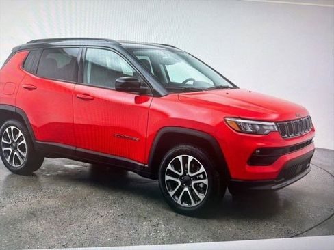 Used 2025 Jeep Compass Trailhawk AWD/4WD image 9
