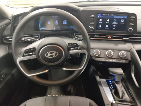 Used 2025 Hyundai Elantra SE FWD image 22