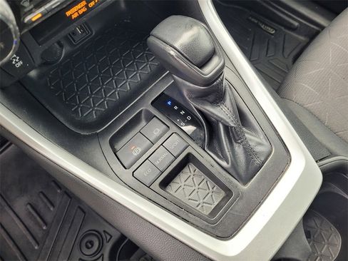 Used 2019 Toyota RAV4 XLE image 18