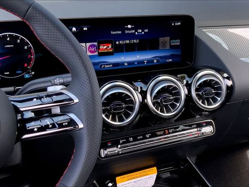 Used 2025 Mercedes-Benz GLA 250 image 9