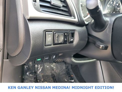 Used 2018 Nissan Sentra SR w/ SR Midnight Edition Package image 35