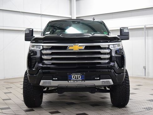 Used 2024 Chevrolet Silverado 1500 High Country w/ High Country Premium Package image 2
