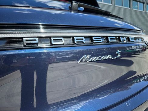 Certified 2022 Porsche Macan S image 14