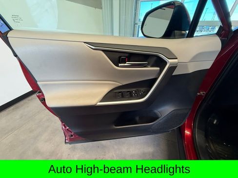 Used 2019 Toyota RAV4 XLE w/ Convenience Package image 9