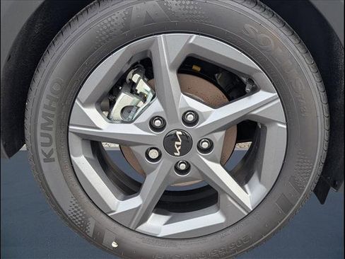 New 2025 Kia K4 LXS image 16
