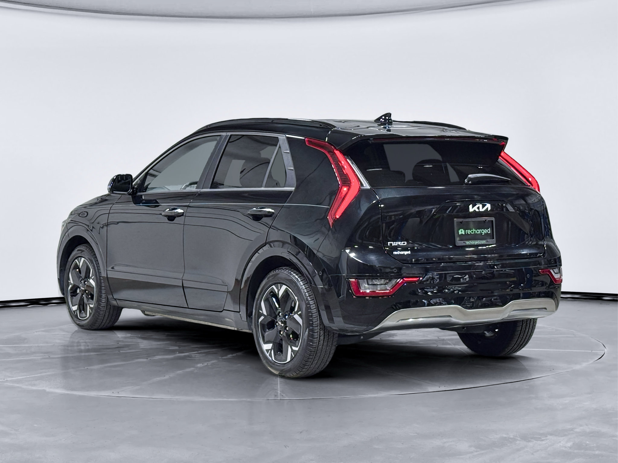 Used 2023 Kia Niro Wave w/ Wave Preserve Package FWD image 2