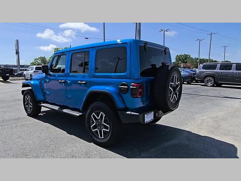 New 2026 Jeep Wrangler Unlimited Sahara w/ Technology Group AWD/4WD image 30