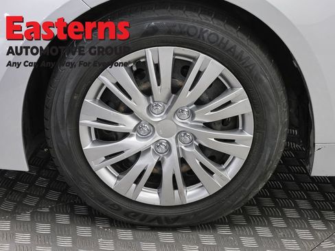 Used 2022 Toyota Corolla LE FWD image 31