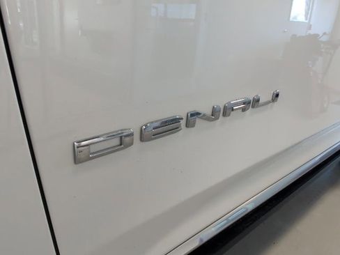 Used 2021 GMC Yukon Denali w/ Denali Premium Package AWD/4WD image 10