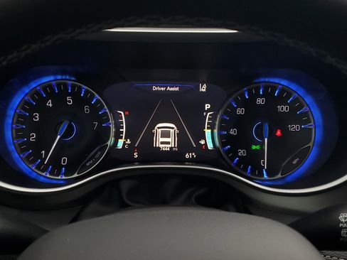 Used 2024 Chrysler Pacifica Touring-L image 29