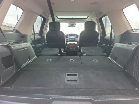 Used 2018 Ford Expedition Platinum RWD image 14
