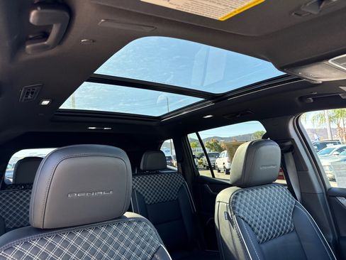 Used 2025 GMC Acadia Denali w/ Super Cruise Package image 18