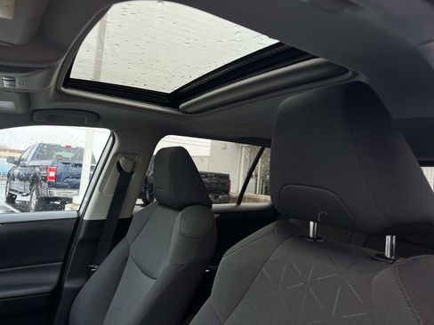 Used 2021 Toyota RAV4 XLE w/ Convenience Package image 21