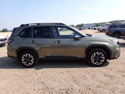 Used 2026 Subaru Forester Premium AWD/4WD image 5