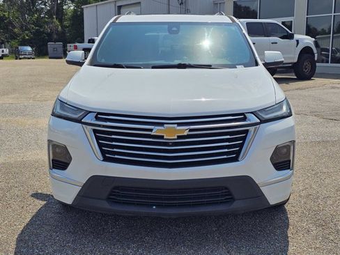 Used 2022 Chevrolet Traverse Premier FWD image 2