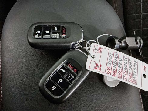 Used 2024 Honda HR-V Sport image 25