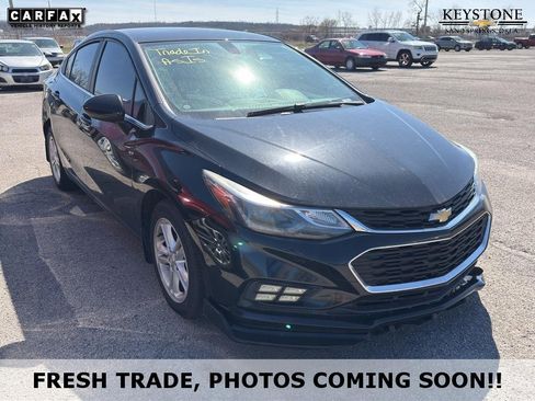 Used 2018 Chevrolet Cruze LT w/ Convenience Package FWD image 1